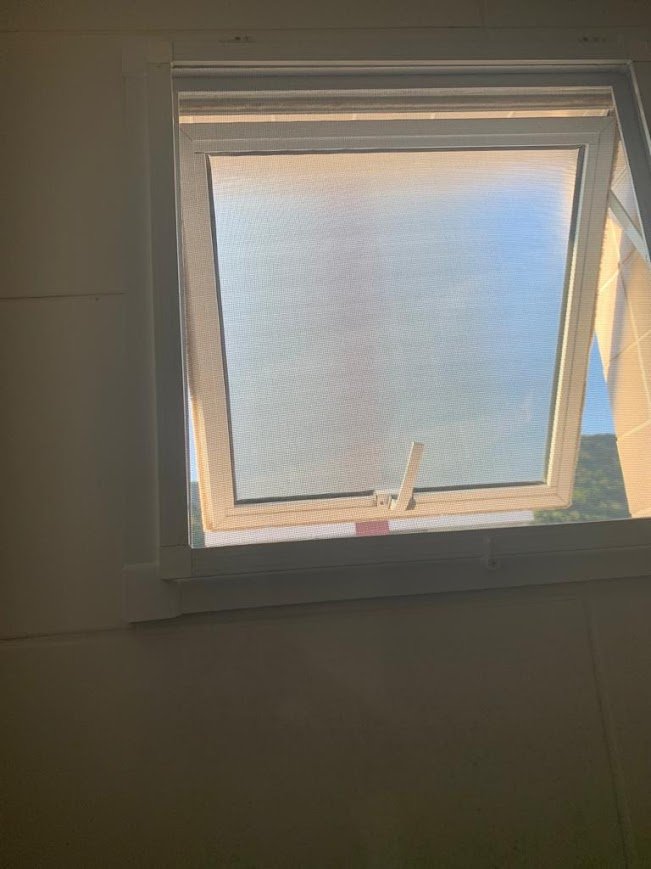 Tela mosquitera en ventana basculante - Asunción